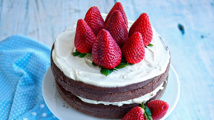 chocoladetaart met aardbeien chocoladetaart met aardbeien